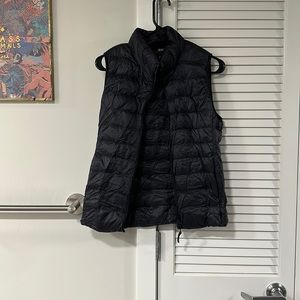 Small black Uniqlo UL vest